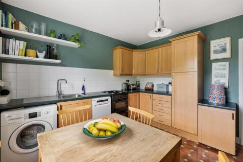 Marlborough Road, E18
