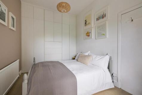 Marlborough Road, E18