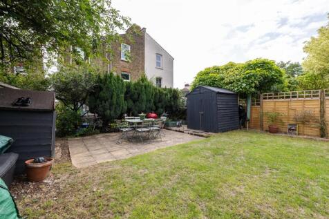 Marlborough Road, E18