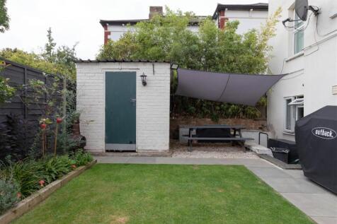 Stanley Road, E18