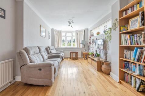 Abbotsford Gardens, IG8