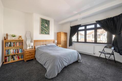 Sherwood Avenue, E18