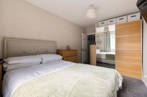 Gordon Road, E18