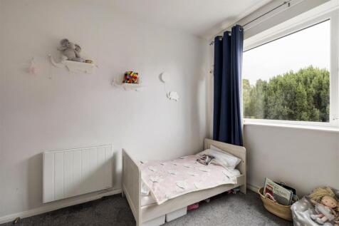 Gordon Road, E18