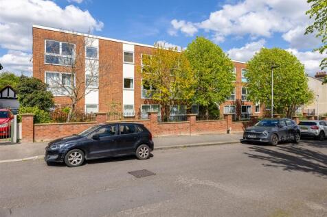 Gordon Road, E18