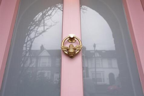 Waverley Road, E18
