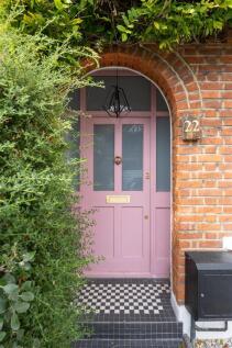 Waverley Road, E18