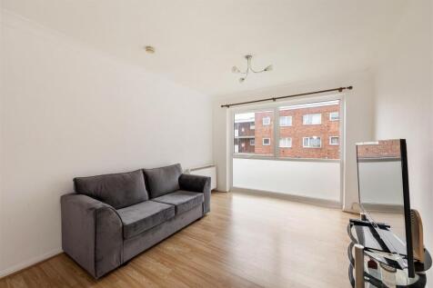 Gordon Road, E18