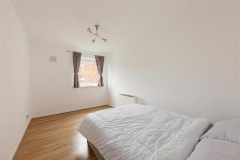 Gordon Road, E18