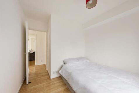 Gordon Road, E18