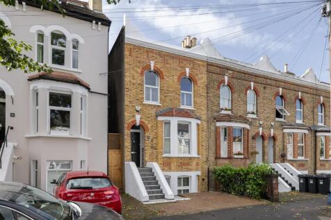 Stanley Road, E18