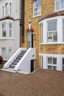 Stanley Road, E18