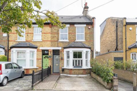 Carnarvon Road, E18