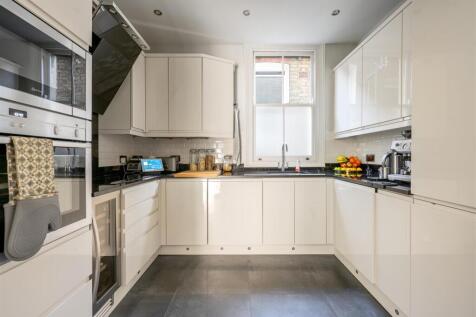 Churchfields, E18
