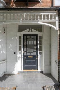 Churchfields, E18