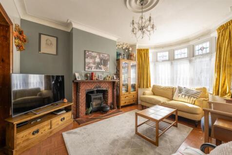 Grenville Gardens, IG8