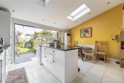 Grenville Gardens, IG8