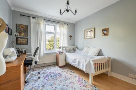 Grenville Gardens, IG8