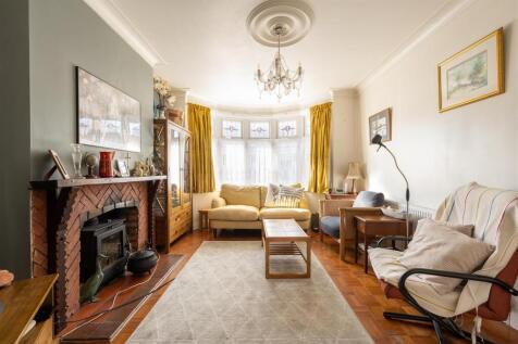 Grenville Gardens, IG8