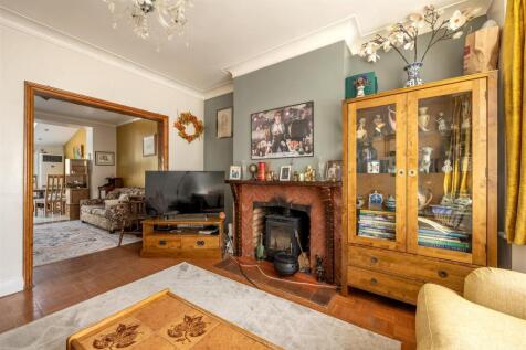 Grenville Gardens, IG8