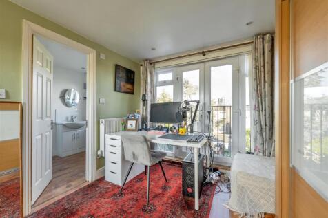 Grenville Gardens, IG8