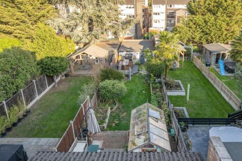 Grenville Gardens, IG8