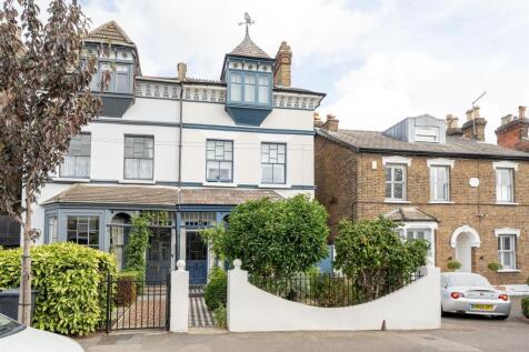 Derby Road, E18