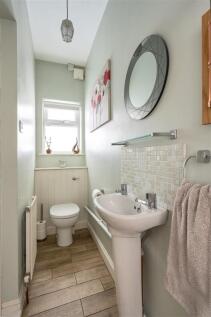 Charnwood Drive, E18