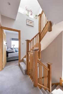 Charnwood Drive, E18