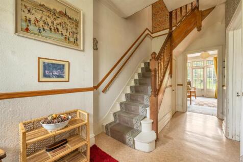 Monkhams Avenue, IG8