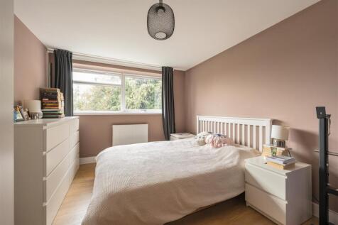 Lynwood Close, E18