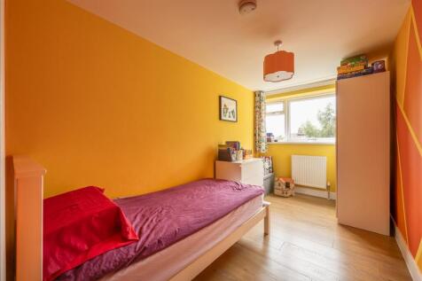 Lynwood Close, E18