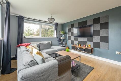 Lynwood Close, E18