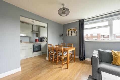 Lynwood Close, E18