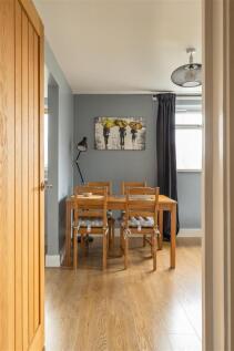 Lynwood Close, E18