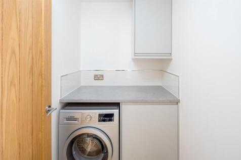 Lynwood Close, E18