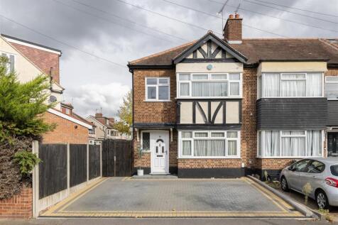 Brackley Square, IG8