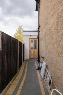 Brackley Square, IG8