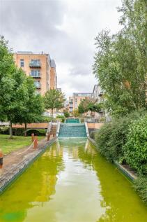 Queen Mary Avenue, E18
