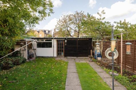 Chelmsford Road, E18