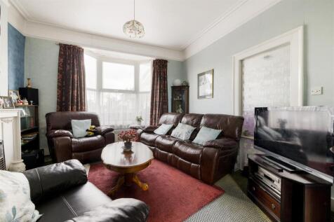 Chelmsford Road, E18