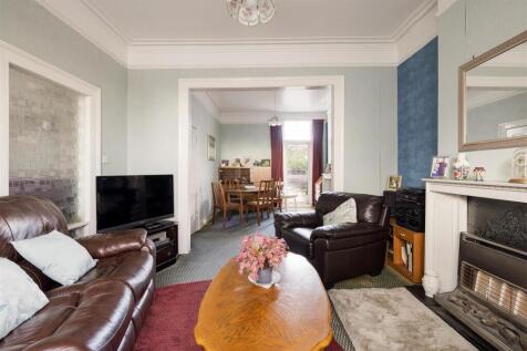 Chelmsford Road, E18