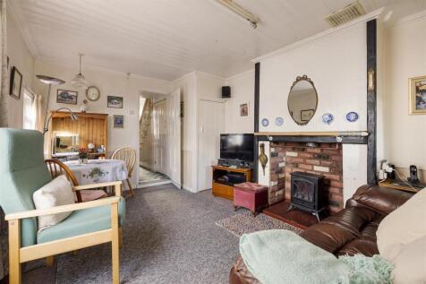 Chelmsford Road, E18