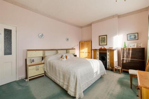 Chelmsford Road, E18