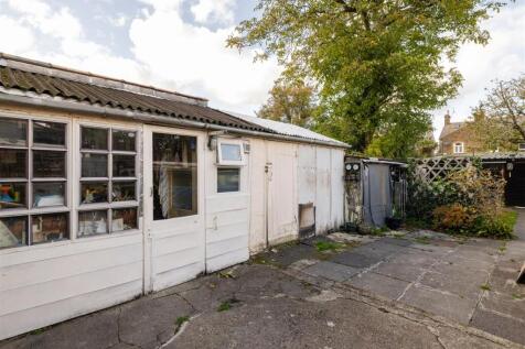 Chelmsford Road, E18