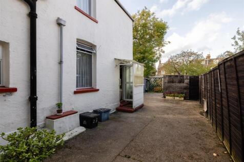 Chelmsford Road, E18