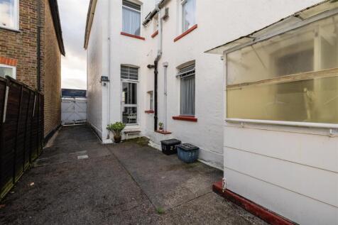 Chelmsford Road, E18