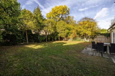 Hermitage Close, E18