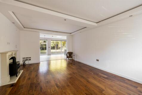 Hermitage Close, E18