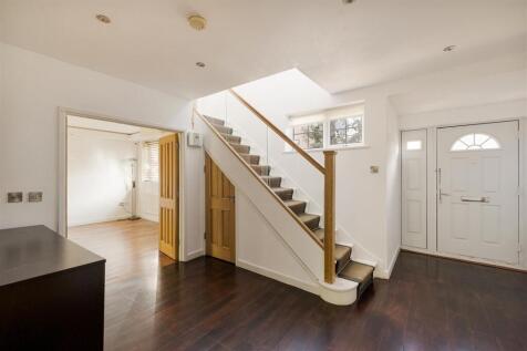 Hermitage Close, E18